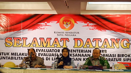 Foto Presentasi Ibu Atik 3